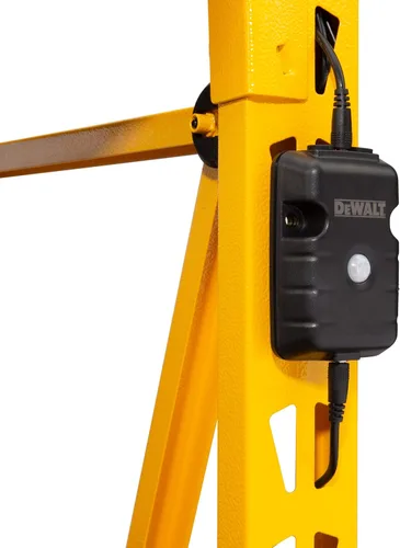 Miniatura 9 de Dewalt Kit de luces magnéticas LED activadas por movimiento para trabajo y tiendas de mecánica (3 luces, 500 lúmenes cada una)