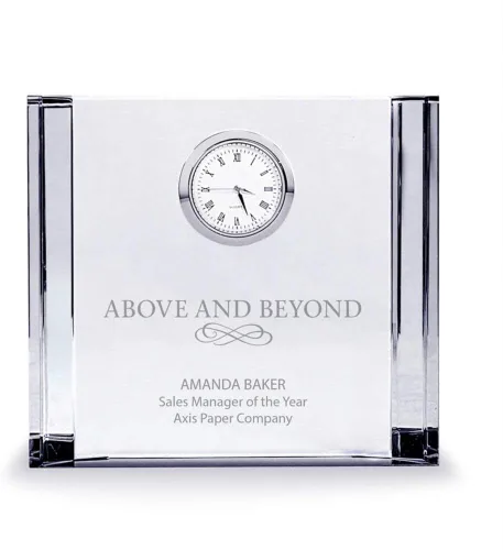 Miniatura 13 de Baudville Trofeo de reloj grabado, cristal transparente con acento azul, pieza de tiempo de inserción de plata, tres líneas personalizadas