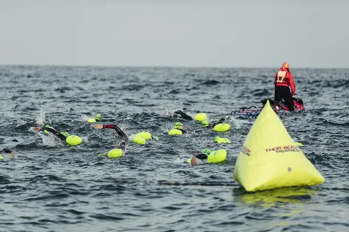 Miniatura 8 de Burbuja de Natación New Wave para Nadadores de Aguas Abiertas y Triatletas - Sé Brillante, Sé Visto y Sé Más Seguro con New Wave Mientras Nadas al
