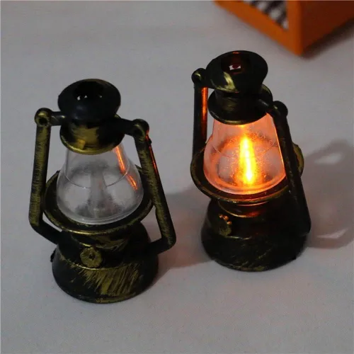 Miniatura 5 de Linterna miniatura mini lámpara de queroseno con luz para casa de muñecas, accesorios de decoración de casa de muñecas 1:12, lámpara de queroseno