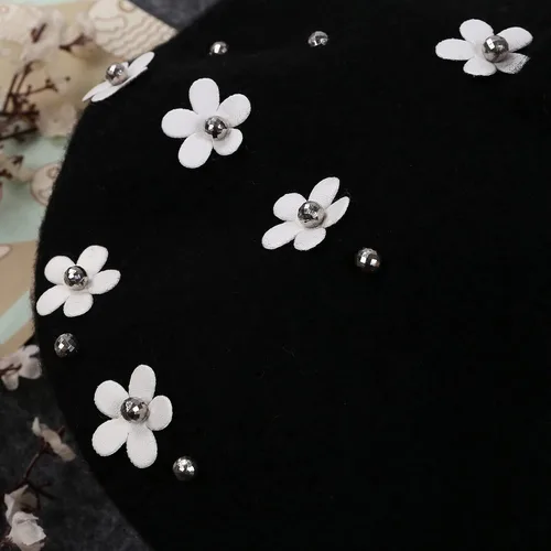 Miniatura 2 de Gorro de lana para bebé y niña diseño floral color liso con diseño de cúpula