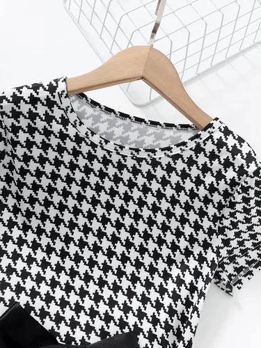 Miniatura 3 de WDIRARA Conjunto de 2 piezas de camiseta de manga corta con cinturón de pata de gallo y pantalones cortos con botones para niña