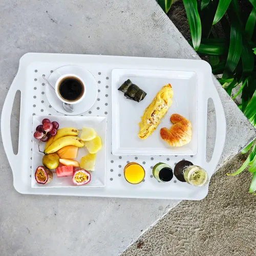 Miniatura 4 de ECOIOU Bandeja antideslizante para servir alimentos con asas, paquete de 2 bandejas rectangulares antideslizantes no tóxicas aptas para lavavajillas
