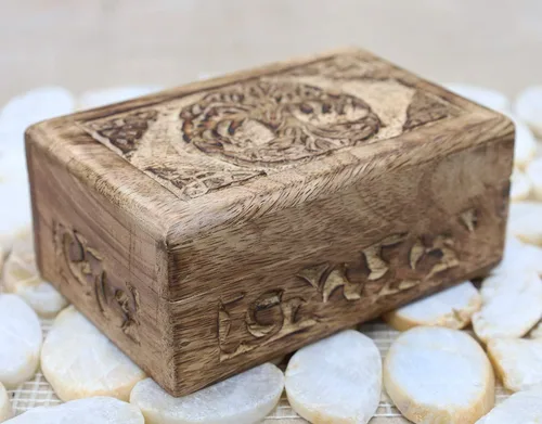 Miniatura 6 de DharmaObjects Caja de almacenamiento de madera tallada a mano (árbol de la vida celta, mediano)