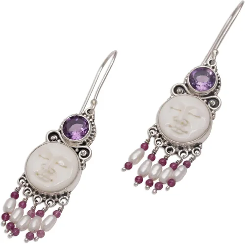 Miniatura 3 de NOVICA Aretes de araña hechos a mano con perlas de agua dulce cultivadas y amatista, plata de ley 925, granate de hueso, morado y blanco, piedra