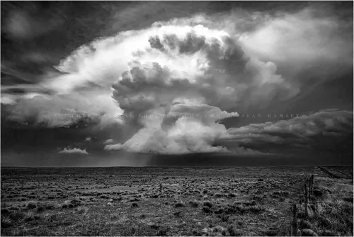 Miniatura 7 de Impresión fotográfica de tormenta (sin marco) Imagen en blanco y negro de Supercell Tormenta de tormenta sobre altas llanuras de Oklahoma Panhandle