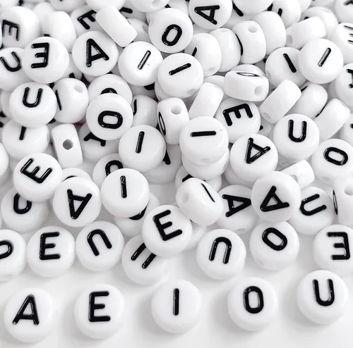 Miniatura 11 de 100 cuentas de letras acrílicas del alfabeto para hacer joyas, cuentas redondas blancas de la letra R para hacer pulseras, collares, llaveros, 0Flat