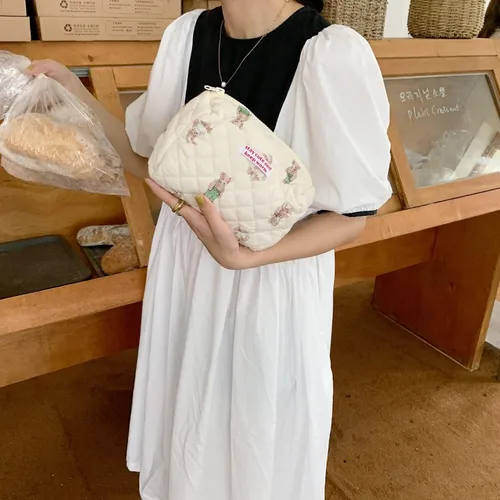 Bolsa de maquillaje Kawaii con diseño de oso coqueta, bolsa para cosméticos, bolsa de viaje estética, bonita bolsa acolchada para artículos de aseo