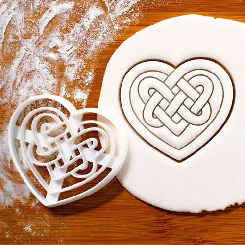 Miniatura 4 de Juego de 2 cortadores de galletas Celtic Triquetra (Diseños: Celtic Heart y Triquetra), 2 piezas - Bakerlogy