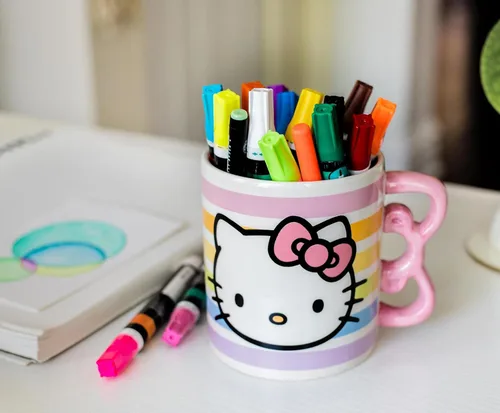 Miniatura 7 de Silver Buffalo Sanrio Hello Kitty Puntos Arcoíris 3D Taza de cerámica esculpida con asa con forma de arcoíris, 20 onzas Sanrio Hello Kitty Rainbow