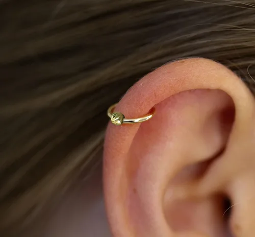 Miniatura 30 de Variedad de aretes de aro para cartílago