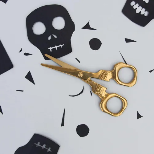 Miniatura 4 de Suck UK Tijeras de calavera – Suministros de oficina góticos – Accesorios de escritorio de Halloween – Tijeras doradas únicas – Decoración del hogar