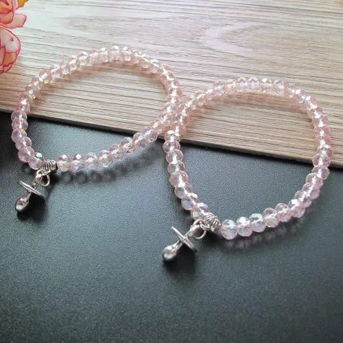 Miniatura 8 de WE Baby Shower Girl - Pulsera elástica de cristal rosa con dije para chupete (12 piezas)