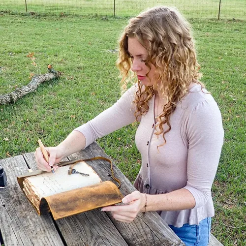 Miniatura 6 de Diario de Cuero de LEATHER VILLAGE – 200 Páginas de Papel Antiguo con Bordes Recortados Hechas a Mano – Diario Encuadernado en Cuero para Mujeres