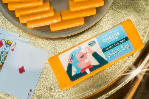 Miniatura 11 de Cheese Bros. Queso cheddar Hecho en Wisconsin (Cheddar ahumado, 12 unidades)