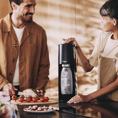 Miniatura 2 de SodaStream Terra - Paquete para hacer agua con gas en color negro, incluye 3 unidades de CO2 y botella de carbonatación