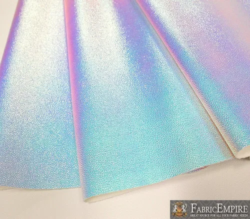 Fabric Empire Tapicería de vinilo en relieve de piel holográfica brillante tela azul claro 54 pulgadas de ancho vendido por The Yard