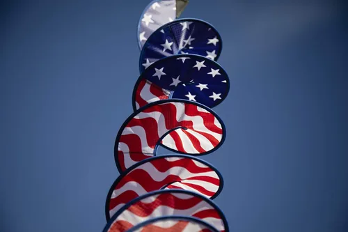 Miniatura 4 de In the Breeze 5176 48" Estrellas y rayas Curlie Spinner-Decoración colgante al aire libre Stars & Stripes