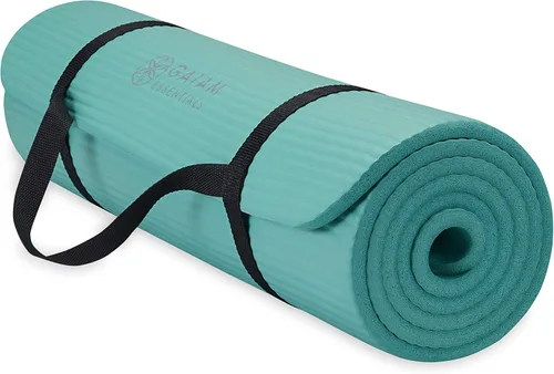 Gaiam Essentials - Alfombrilla de yoga y pilates, fitness y ejercicio de 2/5 pulgadas de grosor (0.394 in) con correa de transporte fácil de Verde