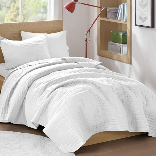 Miniatura 46 de Comfort Spaces Juego de edredón de tamaño King extragrande de color blanco de 120 x 118 pulgadas, colcha acolchada de microfibra ligera de verano