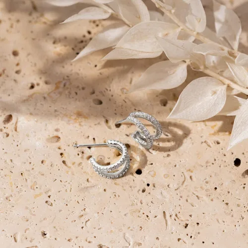 Miniatura 5 de PAVOI - Aretes de medio aro de plata de ley tipo Huggie chapados en oro rosa, blanco y amarillo de 14 quilates.