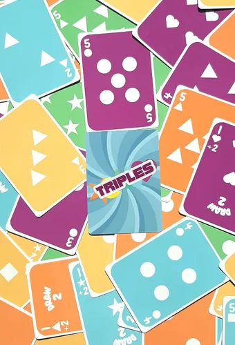 Miniatura 2 de Triples: lo último en diversión de juego de cartas para niños, adolescentes y adultos. Fácil de aprender y perfecto para noches de juego