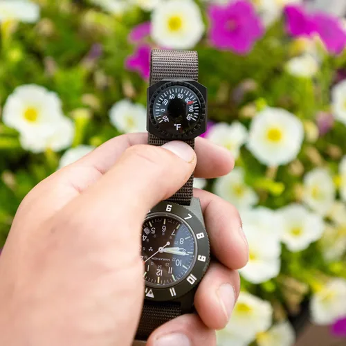Miniatura 5 de Termómetro de muñeca deslizable Sun Company - Termómetro de esfera fácil de leer para pulsera de reloj o pulsera de supervivencia de paracord