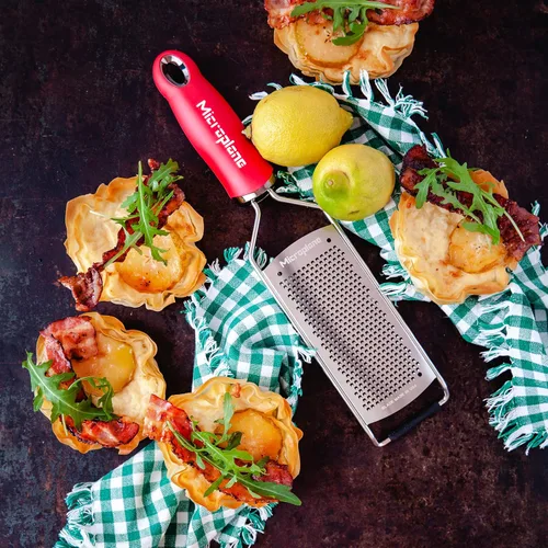 Miniatura 4 de Microplane Gourmet Series - Rallador de queso manual (fino, rojo)