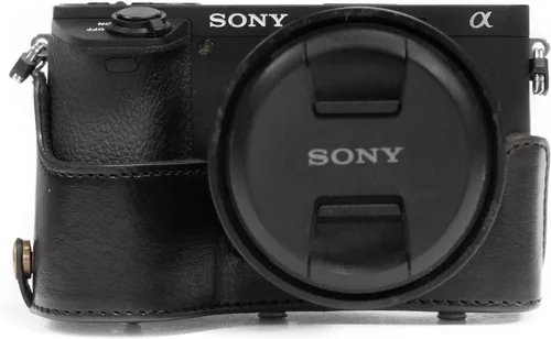 Miniatura 8 de MegaGear MG1014 Ever Ready Funda de cuero para cámara compatible con Sony Alpha A6500 (hasta 0.630-2.756 in) - Negro
