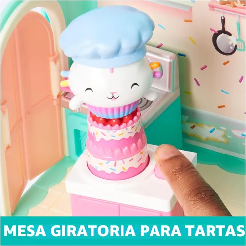 Miniatura 6 de Gabby's Dollhouse, Bakey with Cakey Kitchen con figura y 3 accesorios, 3 muebles y 2 entregas, juguetes para niños a partir de 3 años