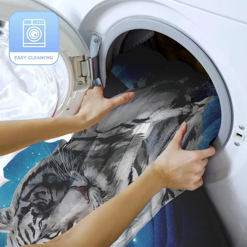 Miniatura 7 de Manta de Forro Polar de 50"x40", Suave, Acogedora, Cálida, Manta de Franela de Felpa Difusa, Tigre Blanco Siberiano Bajo la Noche Estrellada Azul