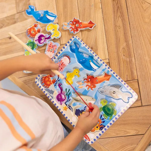 Miniatura 7 de Melissa & Doug - Juego de pesca magnético de madera y rompecabezas con imanes de animales marinos de madera