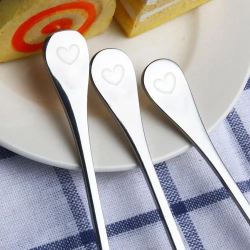 Miniatura 2 de Cucharas románticas de postres de 4 piezas, cuchara de acero inoxidable con mango de corazón para café, postres, té, helado, azúcar