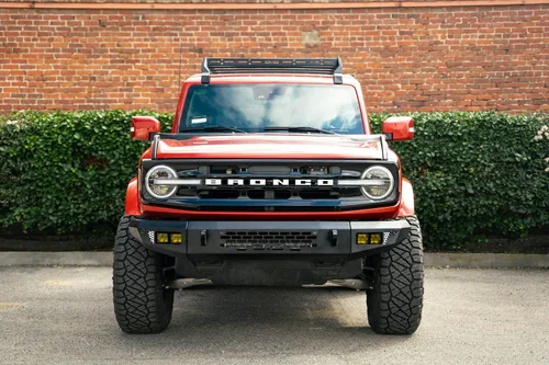Miniatura 5 de DV8 Offroad Portaequipajes de techo rígido para Ford Bronco 2021-2025 de 2 puertas Tapa dura OEM Monta barra de luz de 40 pulgadas y 50 pulgadas