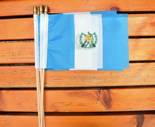 Miniatura 4 de Paquete de 25 mini banderas guatemaltecas de mano con bandera de Guatemala pequeña en palo de 5 x 8 pulgadas