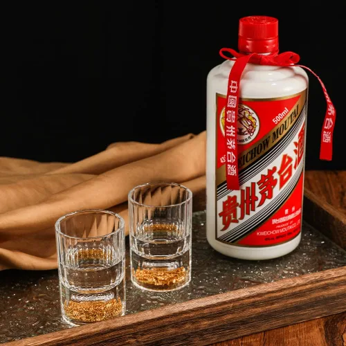 Miniatura 7 de SIYOUKI Juego de chupitos de cristal 1.7oz, decorado con escamas de hoja de oro de 24K, sin plomo, juego hecho a mano adecuado para MaoTai, licores