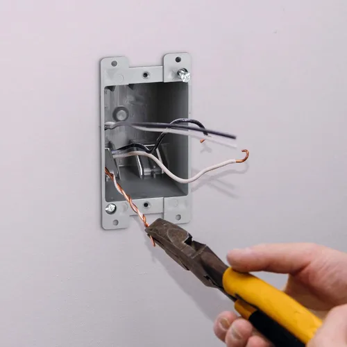 Miniatura 4 de Newhouse Hardware Caja de salida eléctrica de 1 toma PVC para trabajo antiguo (1 paquete) Caja de conexiones de plástico de 14 pulg. cúbicas