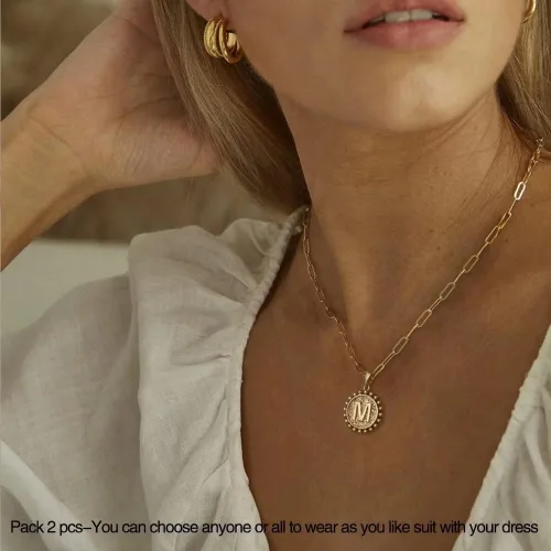 Miniatura 4 de Gargantilla en capas para mujer, chapada en oro de 14 quilates, cadena fina de eslabones, collar sencillo, ajustable, con dije de moneda con letra