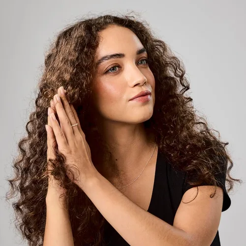 Miniatura 3 de Bumble and bumble. Hairdresser's Invisible Oil Frizz-Reducing Hair Oil Heat Protection, Frizz Control + Shine Curly, Wavy, Straight With