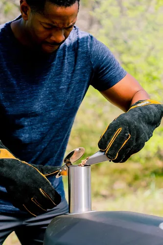 Miniatura 6 de Guantes para parrilla Ooni - Resistente al calor y al fuego, guantes protectores a prueba de calor perfectos para cocinar al aire libre, parrilla