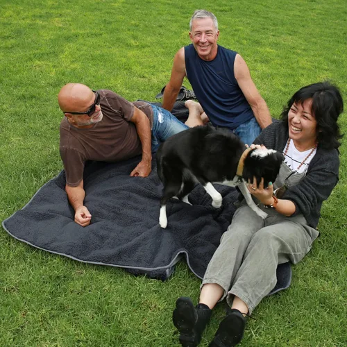 Miniatura 8 de Tirrinia Manta impermeable para exteriores con forro sherpa, resistente al viento, triple capa, cálida y cómoda, plegable para camping, estadio