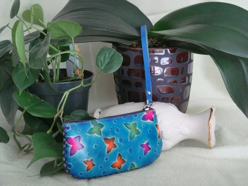 Miniatura 2 de Bolso cambiador de muñeca de cuero genuino, patrón de peces de océano profundo, base azul cielo, Azul