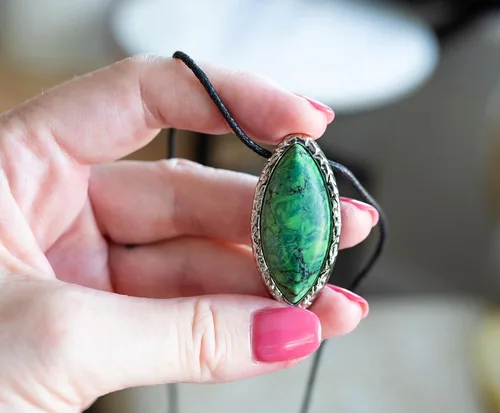 Miniatura 4 de SalesOne LLC Marvel Studios Shang-Chi y la Leyenda de los Diez Anillos Collar con colgante verde, Metal