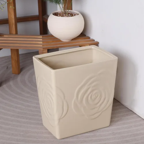 Miniatura 4 de Basurero de cerámica beige con rosa – Cubo de basura pequeño de 2.5 galones para baño y cocina, cesta de basura decorativa para dormitorio, oficina