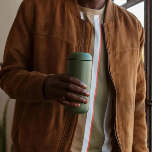 Miniatura 6 de Fellow Carter Move - Taza aislada al vacío con protector de salpicaduras a presión y revestimiento de cerámica para preservar el verdadero sabor.