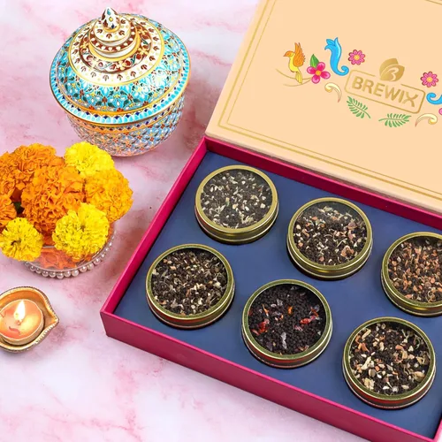 Miniatura 4 de BREWIX, Descubre Caja de Regalo de Té Negro Premium de India para Navidad (180g/90+ Tazas) Juego de Regalo de Té Para Amantes del Té 6 Tés Chai