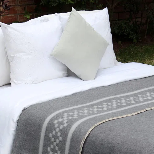 Miniatura 6 de Manta gruesa de lana de alpaca para acampar al aire libre o uso en interiores, diseño étnico, suave lana peruana de alpaca disponible en tamaño Gris
