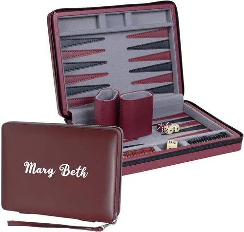 WE Games Juego de backgammon de viaje magnético con monograma personalizado - Borgoña Impresión de texto