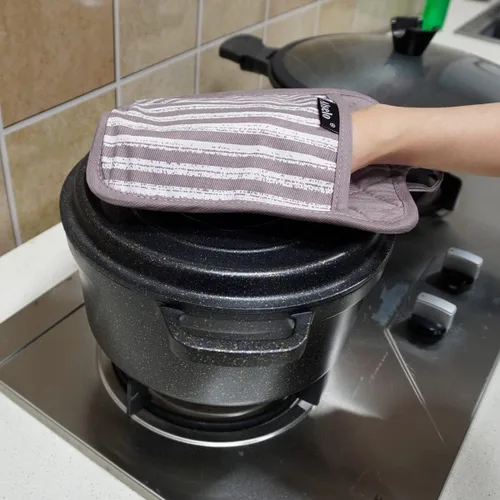 Miniatura 4 de Alselo Juego de 3 Agarraderas de Ollas de Silicona Resistentes al Calor y Antideslizantes, Almohadillas Calientes Profesionales para Horno con Morado