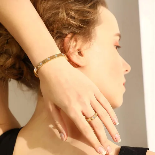 Miniatura 5 de AoJun - Anillos para mujeres, anillos de acero y titanio chapados en oro de 18quilates, modernos y clásicos, regalos para parejas, día de San